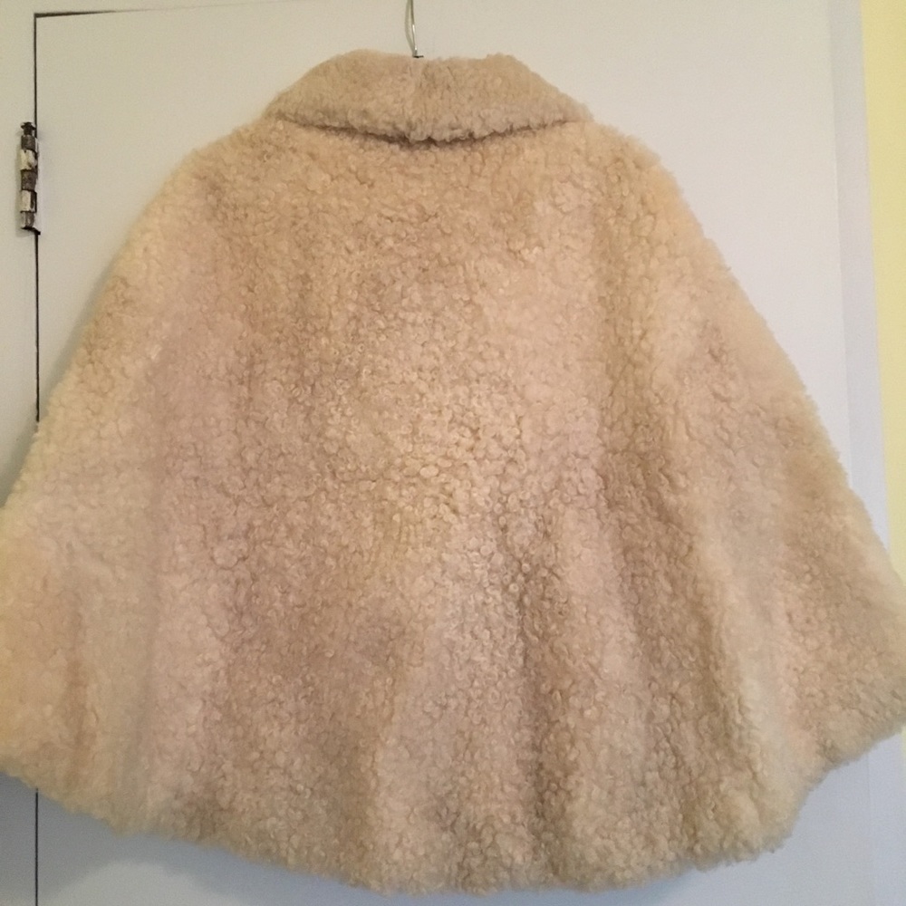 Shearling cape - Picture 5 of 7